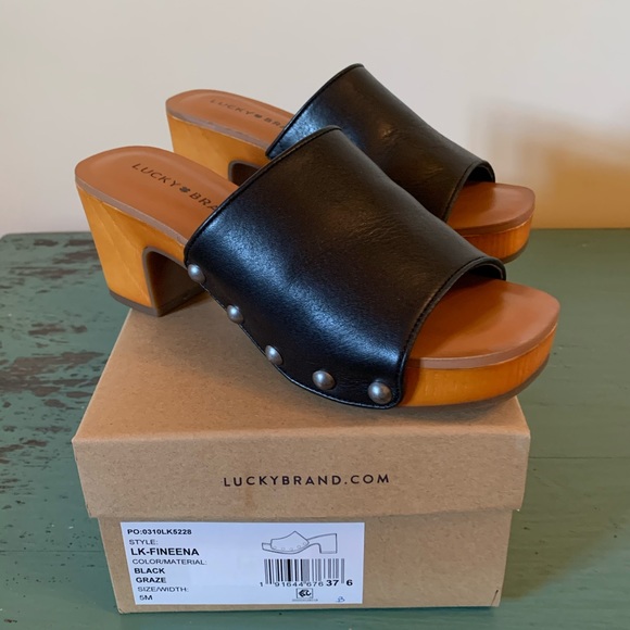 Sandals - Picture 2 of 3